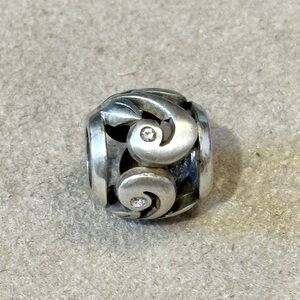 Brighton Eve Delight bead Cut out leaf design Brushed finish Crystals Retired